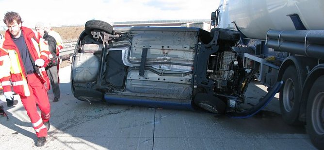 Schwerer Unfall (Foto: T. Soszynski) Schwerer Unfall (Foto: T. Soszynski)