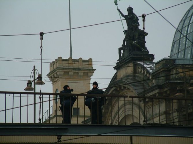 Die Polizei überwachte Bahnhof, Gleise und Unterführungen (Foto: Anonymus) Die Polizei überwachte Bahnhof, Gleise und Unterführungen (Foto: Anonymus)