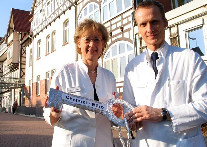 Übergeben (Foto: privat) Übergeben (Foto: privat)