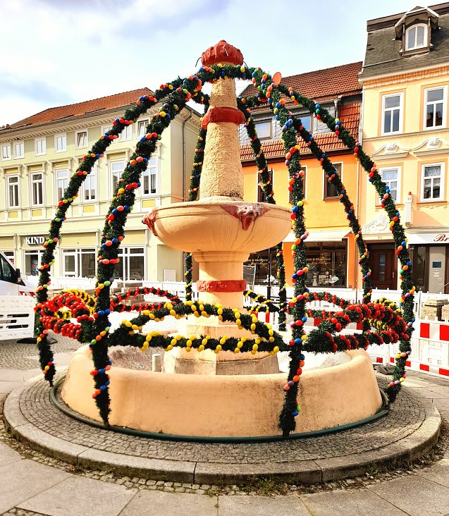 Bild: &Ouml;sterlich geschm&uuml;ckter Brunnen in Bleicherode