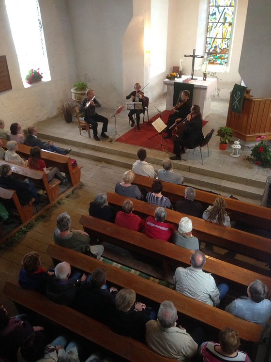 Bild: 70 Besucher in der Appenr&ouml;der Kirche.