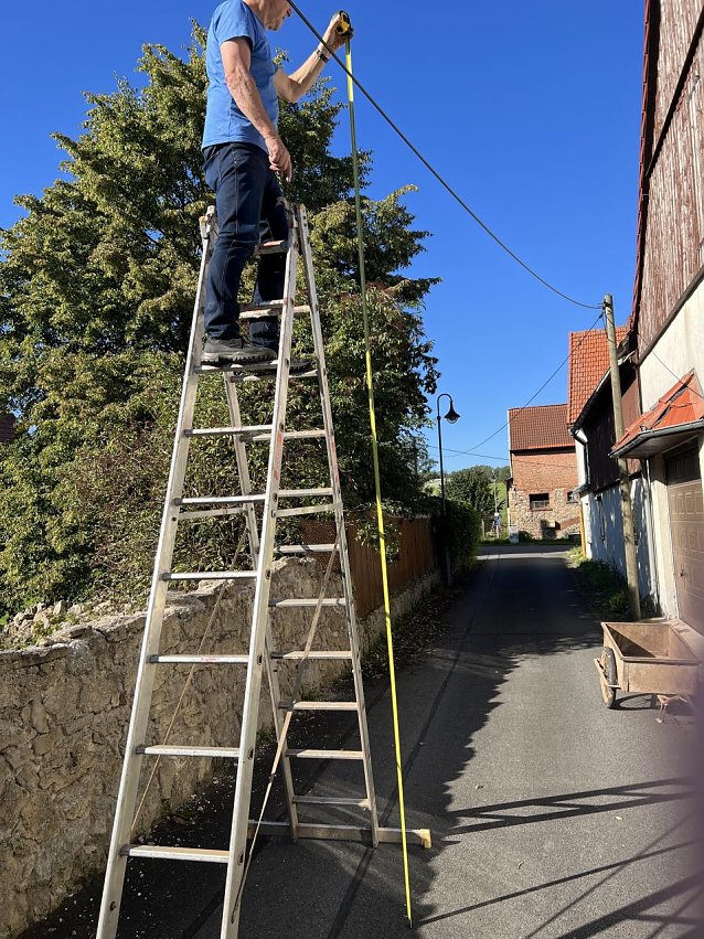 Bild: H&auml;ngende Kabel in Obersachswerfen