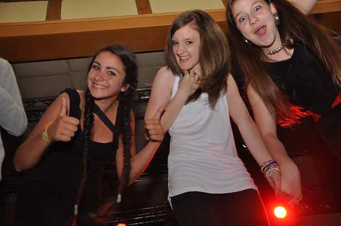 Coole Junge Party im Klubhaus