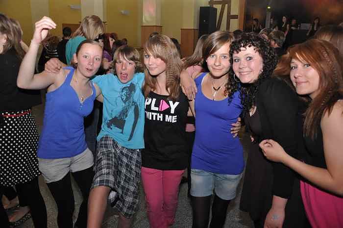 Coole Junge Party im Klubhaus