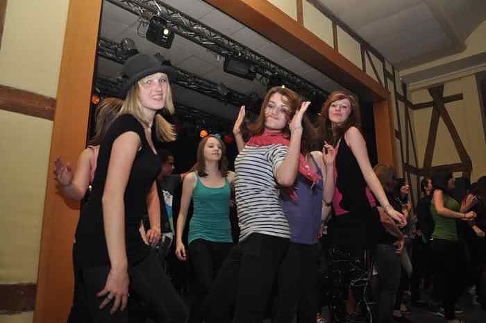 Coole Junge Party im Klubhaus