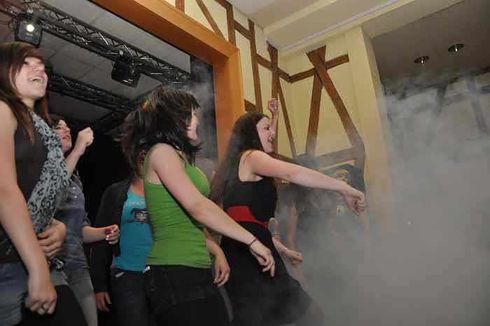 Coole Junge Party im Klubhaus