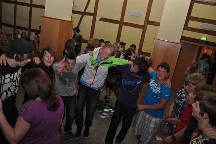 Coole Junge Party im Klubhaus