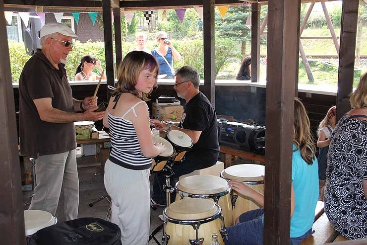 Buntes Treiben bei den Falken