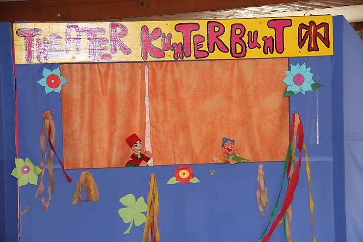 Buntes Treiben bei den Falken