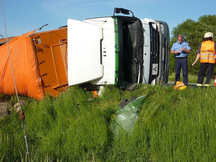 Umgekippter Lkw blockierte B4