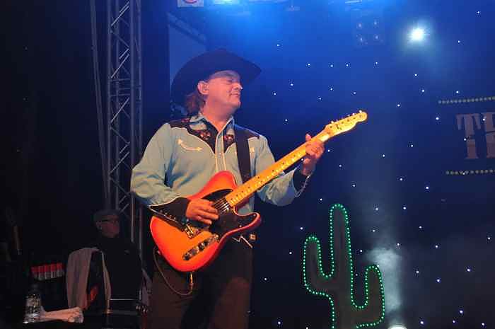 Texas Lighning Live im Gehege