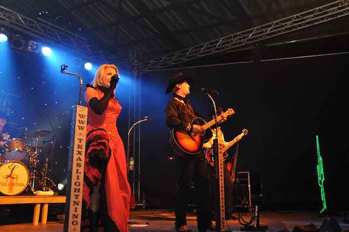 Texas Lighning Live im Gehege