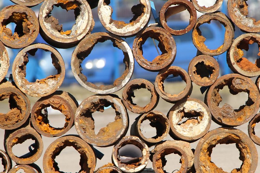 Inkrustierte Wasserrohre