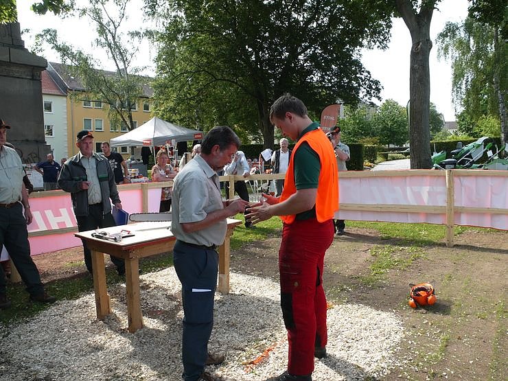 Waldarbeiter suchen ihren Meister