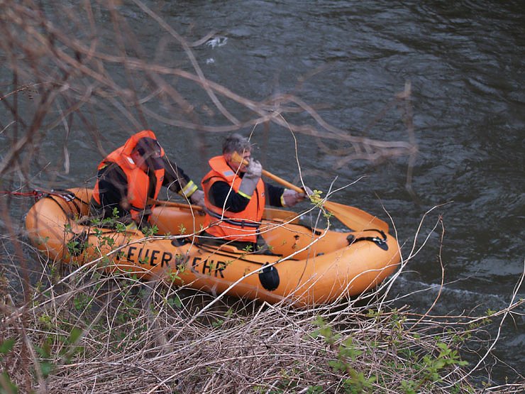 Feuerwehr und Polizei suchen nach Vermisster