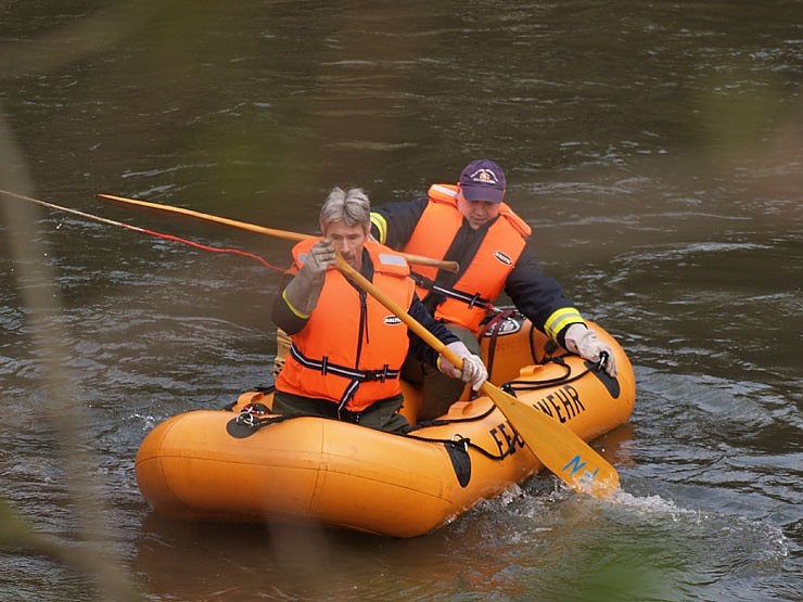 Feuerwehr und Polizei suchen nach Vermisster