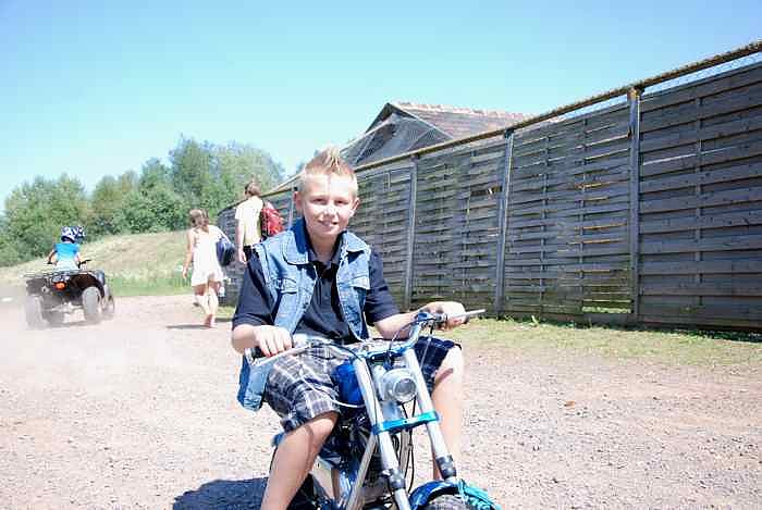 Bikes auf dem Scheunenhof