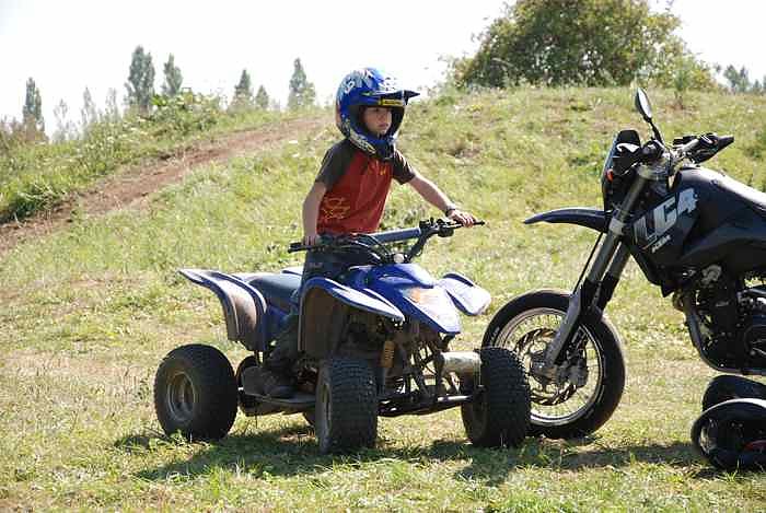 Bikes auf dem Scheunenhof