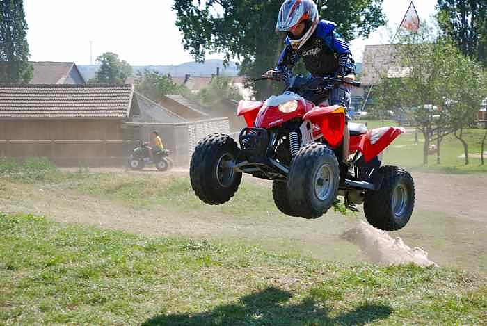 Bikes auf dem Scheunenhof