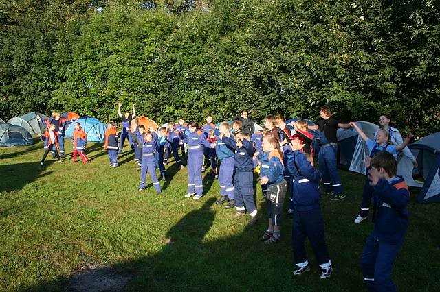 Kinder au&szlig;er Rand und B(r)and