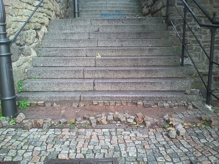 Pflaster weggesp&uuml;lt