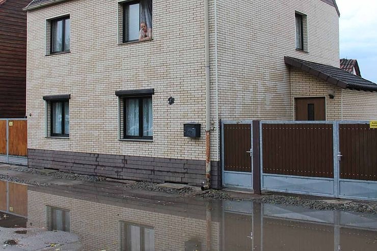 Unwetter in der Grenzstra&szlig;e