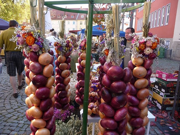 Markt zwischen Rath&auml;usern