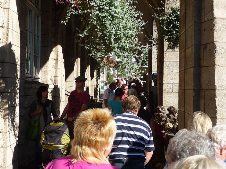 Markt zwischen Rath&auml;usern