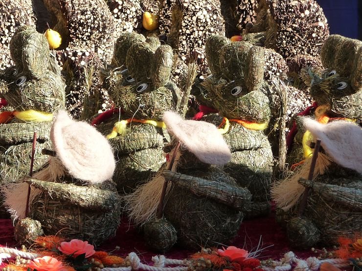 Markt zwischen Rath&auml;usern