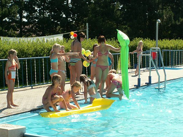 Schwimmbad Gro&szlig;furra