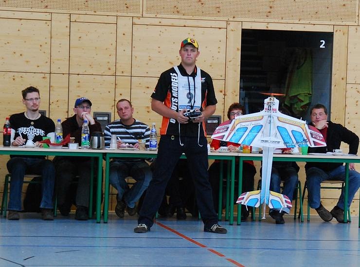 Flugschau in der Halle