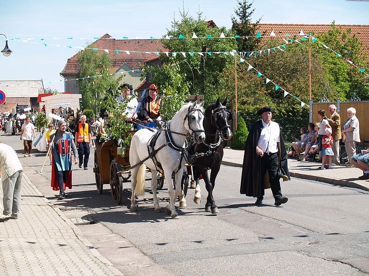 850 Jahre Bielen in einem Zug