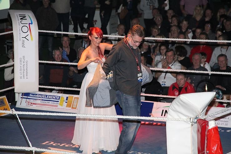 Revanche erk&auml;mpft