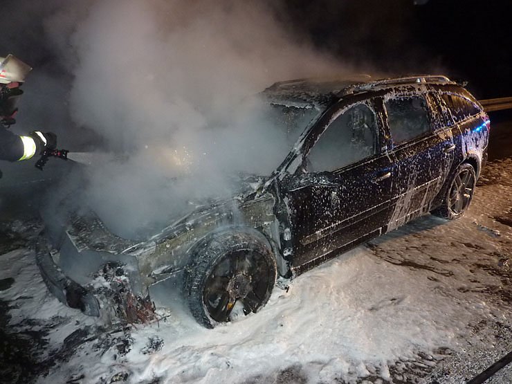 Auto brannte auf der Autobahn