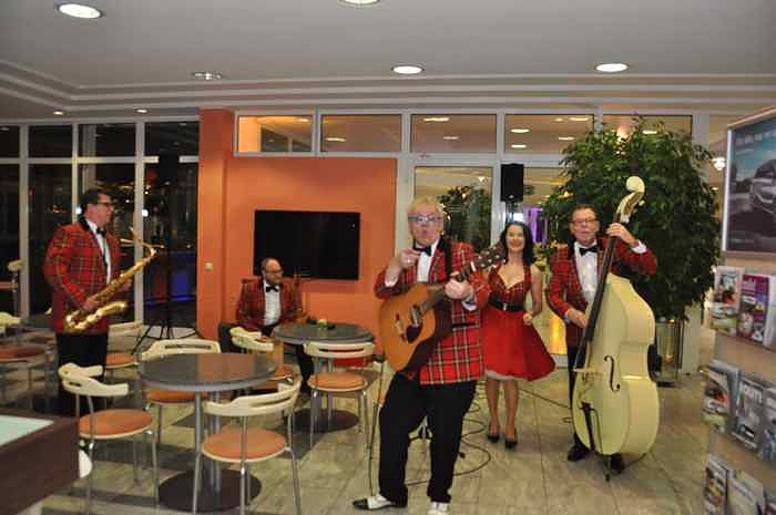 &Auml;rzte- und Apothekerball im Autohaus Peter