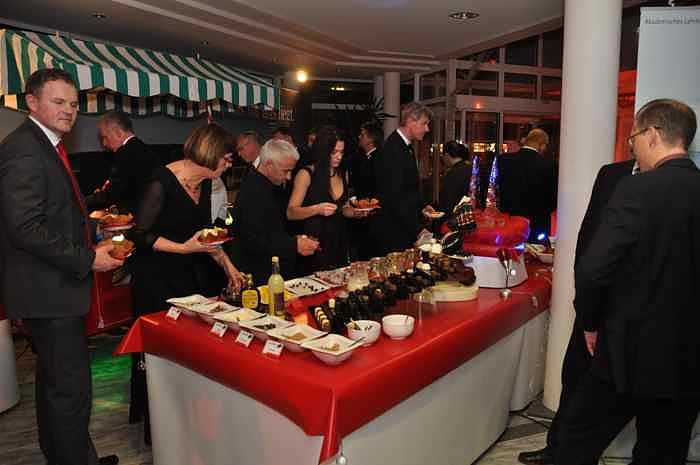 &Auml;rzte- und Apothekerball im Autohaus Peter