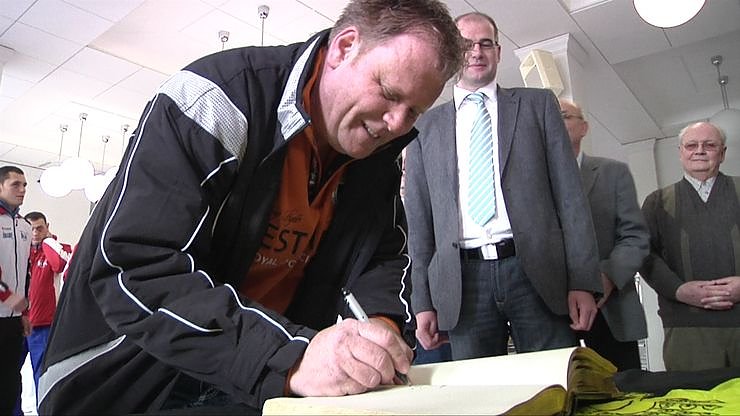 Empfang vor dem Nordh&auml;user Rathaus