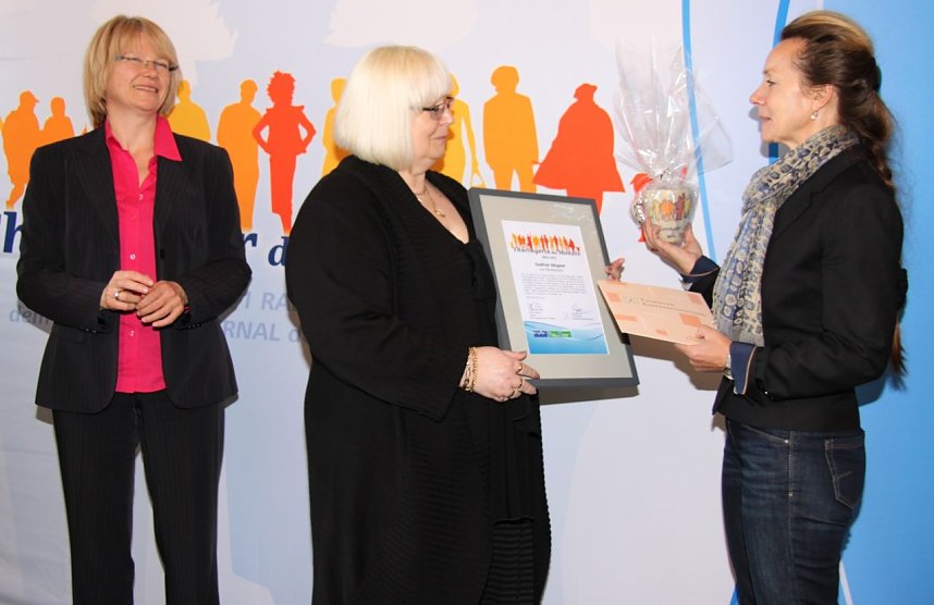 Th&uuml;ringerin des Monats: Regina Land (MDR), Gudrun Wegner und Brigitte Manke (Ehrenamtsstiftung)