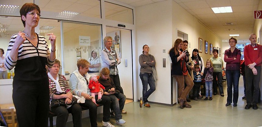 Verwaltungsleiterin Gudrun Bartl er&ouml;ffnete die Ausstellung