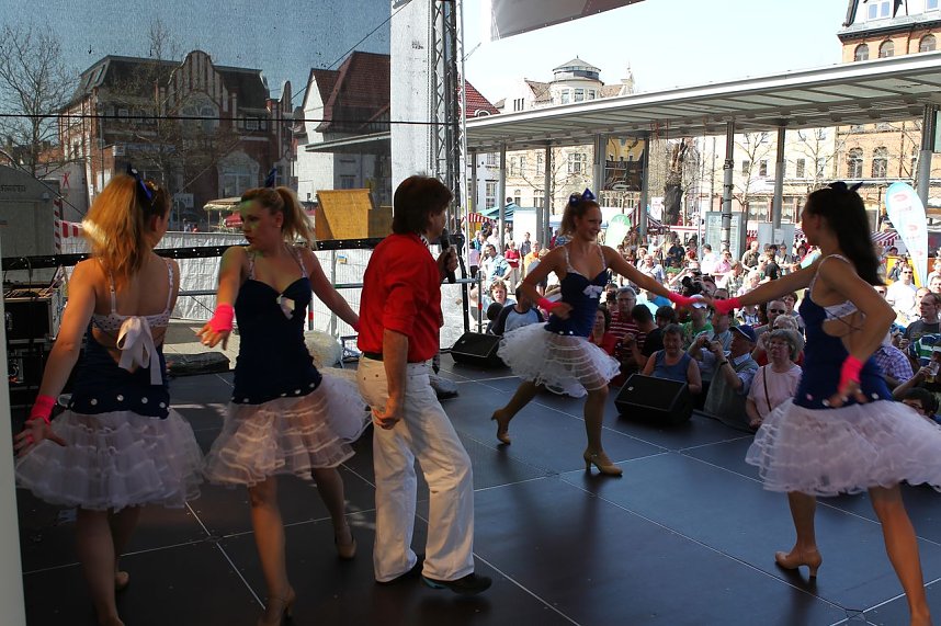 Vor und hinter der B&uuml;hne