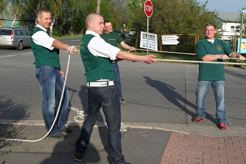 Maibaum in Bielen gesetzt