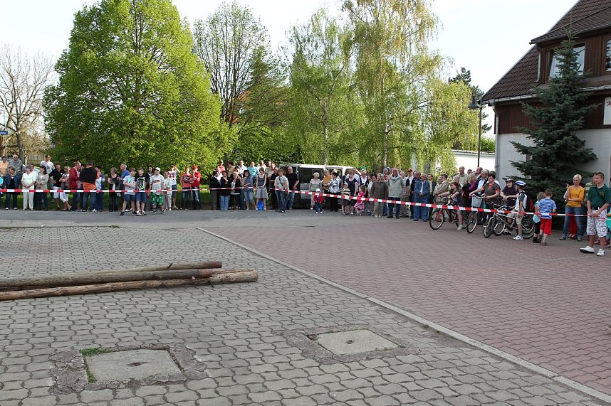 Maibaum in Bielen gesetzt