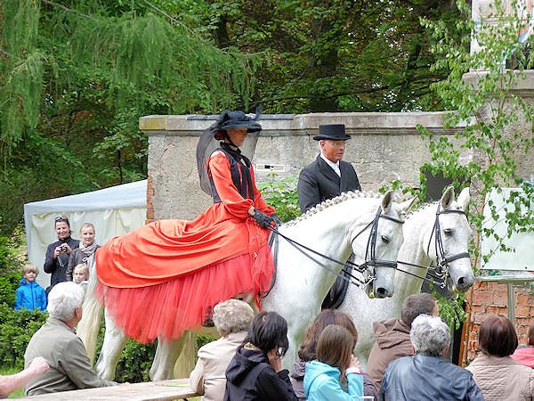 H&uuml;te und mehr im Park Hohenrode