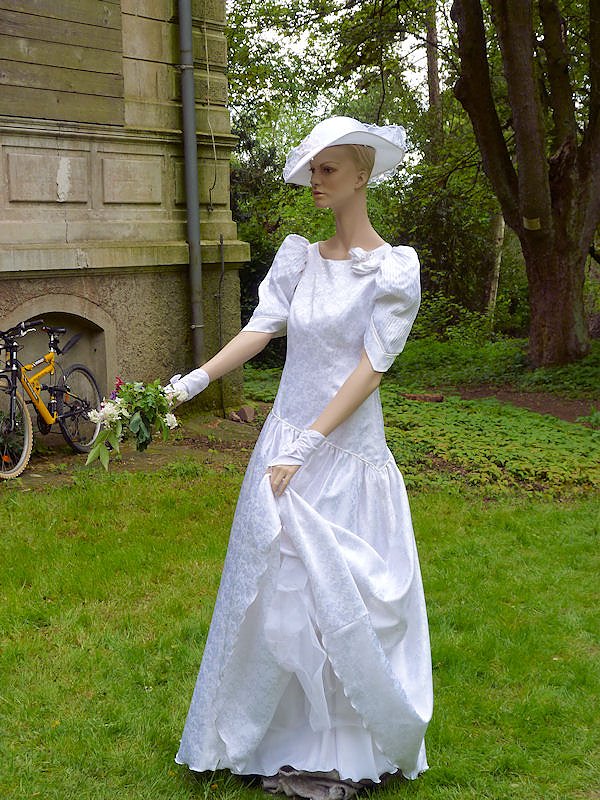 H&uuml;te und mehr im Park Hohenrode