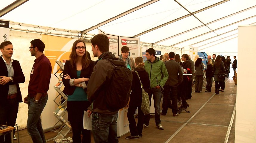 Gr&uuml;ndermesse auf dem Campus