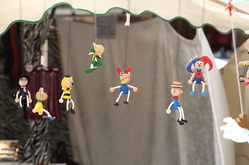 Leere B&uuml;hnen, vollen St&auml;nde