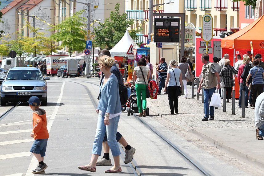 Leere B&uuml;hnen, vollen St&auml;nde