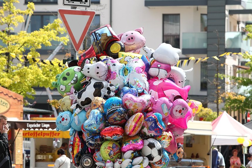 Leere B&uuml;hnen, vollen St&auml;nde