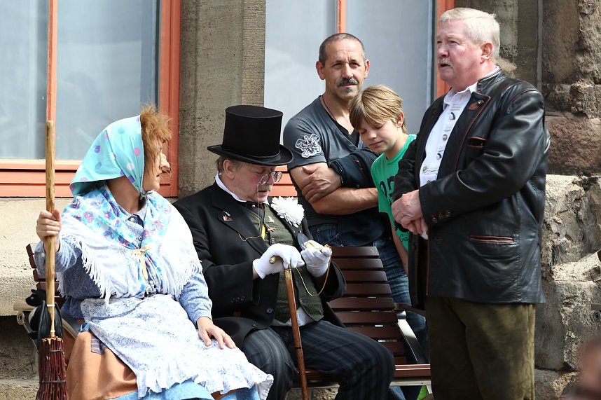 Leere B&uuml;hnen, vollen St&auml;nde