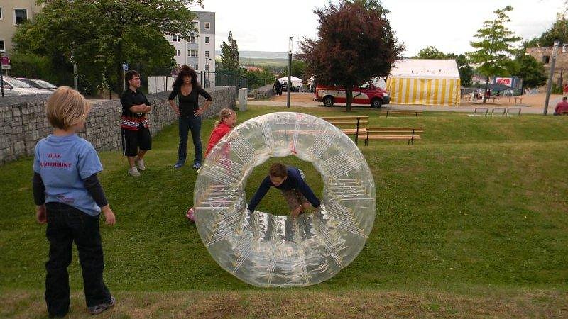 Sportliche Kinder auf dem Petersberg